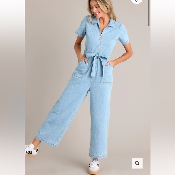 NWT MIOU MUSE BLUE JEAN BEAUTY LIGHT WASH DEMIN ZIP FRONT JUMPSUIT Size Medium - Picture 3 of 15